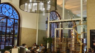 ゴージャスな店内、お値段高め