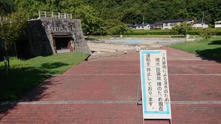 豪雨で噴水故障