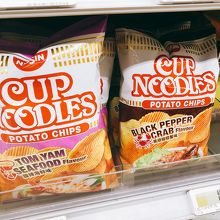 トムヤム味とブラックペッパークラブ味。