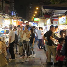 夜市の全景