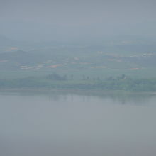 烏頭山から北朝鮮の哨所を望む