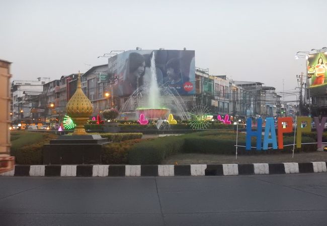 名前の通り噴水がある交差点