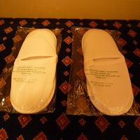 部屋に用意されているスリッパは使い捨てタイプでした