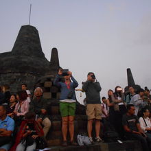 サンライズツアーもご覧の人混み。