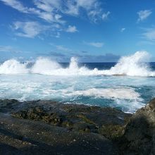 波の高い時のプール…危険