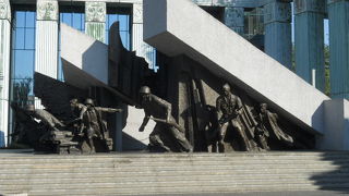 躍動感＆臨場感のあるモニュメント