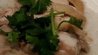 駅ビルの地下にあります