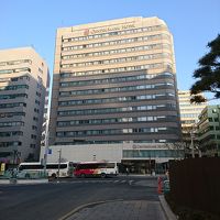 早朝のホテル外観