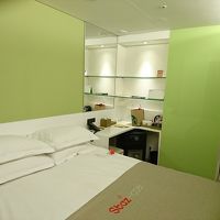 明るい感じの清潔な部屋