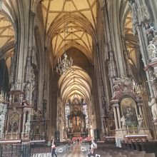 かなり広い教会でした