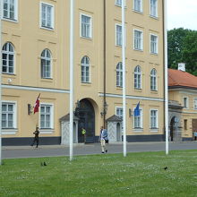 交代の時間のようです