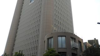 「リバティータワー」は存在感あり！