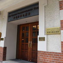 隣には香港外国記者会が入っています