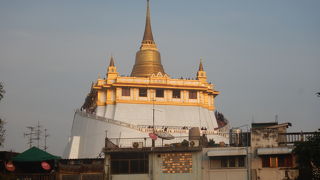 下から見上げるプーカオ・トーン