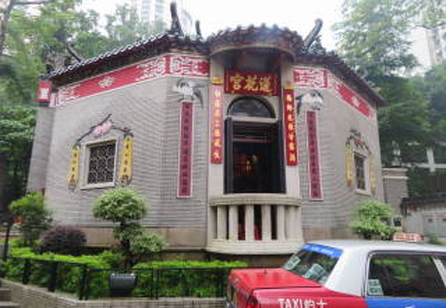 中国風の寺院です