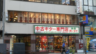 昼間改めて訪問したらすごい数のお店が・・