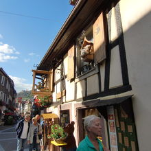 シャボン玉を吹くテディベア