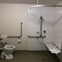 これが衝撃の病棟みたいなシャワーとトイレ