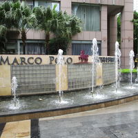 エントランス前の噴水