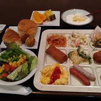朝食。種類が多く、お腹いっぱいになりました。