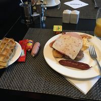 朝食はバイキングでした。