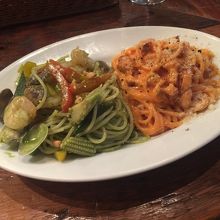 ジェノベーゼとトマトカルボナーラ