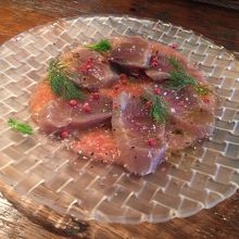 カツオのスモークガスパチョ添え