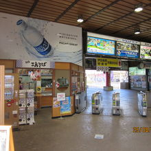 伊豆箱根鉄道の入り口の店の外観
