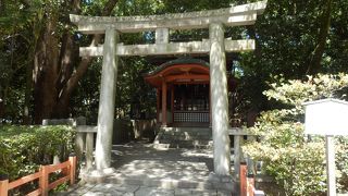 八坂神社の境内末社の一社御祭神は、素戔嗚尊の荒魂を祀る