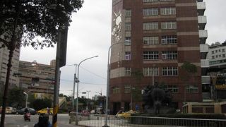 林本源園邸の最寄駅、郊外の町