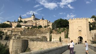 城壁内へ繋がる橋