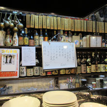 ホワイトボードのメニューの上、しゃれ心の詰まったメニューも並