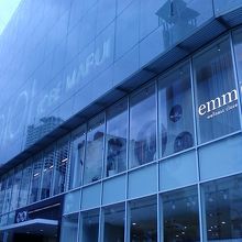 お店のそばです。