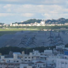展望台から望む普天間基地内の様子