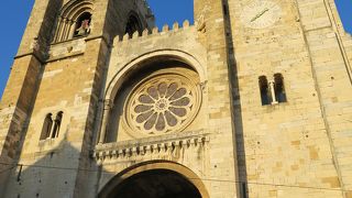 12世紀に造られた堅牢な大建築