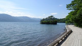 奥入瀬渓流とセットで観光できる湖