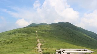 平標山からの稜線がすばらしい