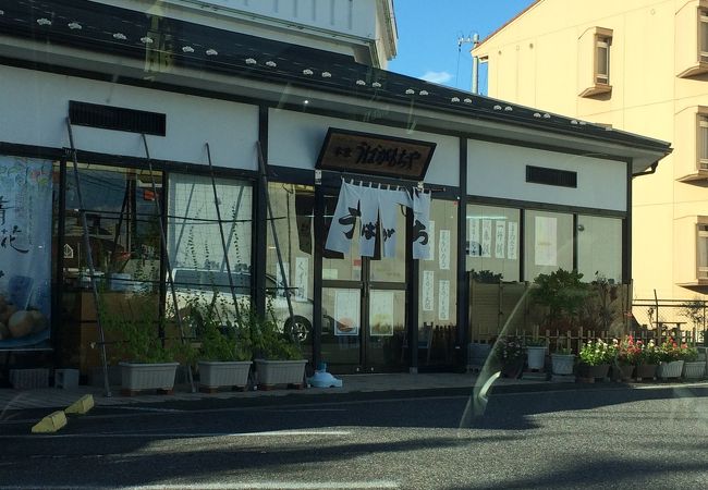 うばがもちは、一口サイズで食べやすい。