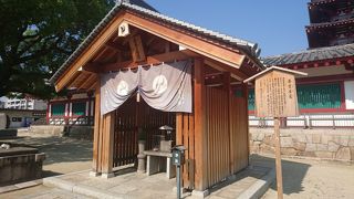 境内のあちこちにあるお堂