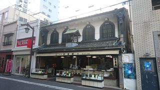 歴史を感じさせる和菓子屋