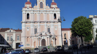 市庁舎広場脇にあるチャーミングな聖カジミエル教会