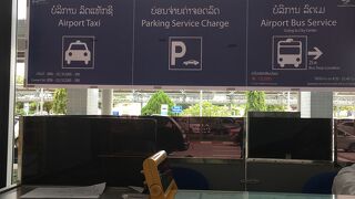 ワッタイ空港タクシー