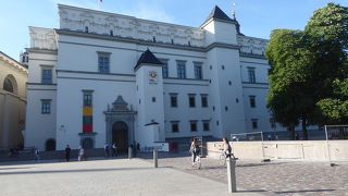 大聖堂の隣にある王宮