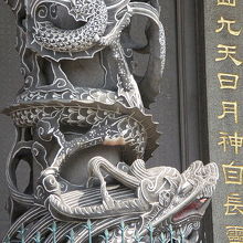 行天宮入口の柱の装飾