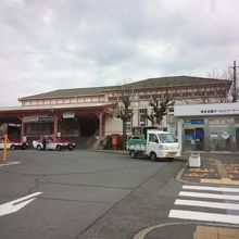 駅の右端にちょっと写っている。