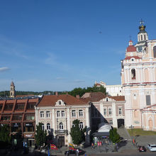 旧市街には中世建造の美しい建物が多くあります