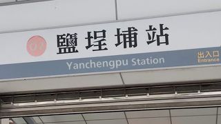 ホームの位置は地上からはかなり深い位置にある