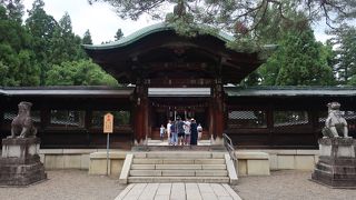 上杉謙信公を祀る神社。