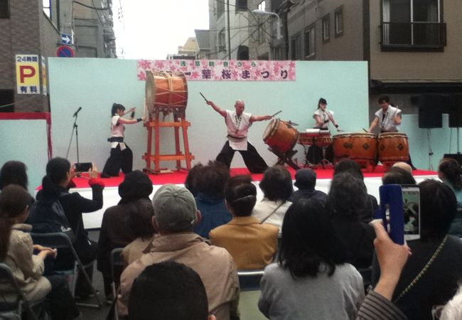 江戸吉原おいらん道中などが見られる