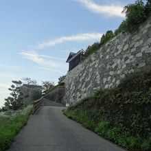 二の丸へ上がります